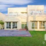  Dacha real estate  brings you a most preferred Type 2 villa in Meadows 1. offers a huge BUA of 4050 sqft over two floors. The ground floor offers a spacious open plan lounge and living area bringing in plenty of natural light, there is also a  Meadows 4911841 thumb9