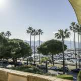  In a residence Belle Epoque with garden, exceptional apartment of approx. 278 m2 with high ceilings and a beautiful sea view from all rooms.Beautiful reception opening onto a terrace of approx. 47.2 m2 overlooking the sea and the port Canto. Cannes 4013849 thumb1