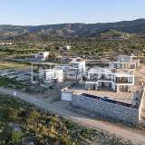  Kıbrıs Girne'de Deniz Kenarında Satılık Müstakil Villalar Bahçeli 8114906 thumb5