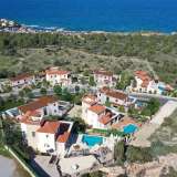  Kuzey Kıbrıs Girne'de Özel Konumlu Havuzlu Villalar Esentepe 8114964 thumb7