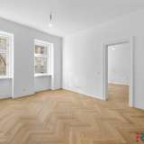  Erstbezug nach Sanierung | stilvolle Küche | 13m² Süd-Balkon |  lichtdurchflutet und modern | 3 Gehminuten zur U3 Wien 7717022 thumb0