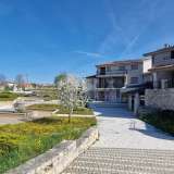  ISTRIA, BARBAN - A spacious estate with two houses, two swimming pools and a tennis court Barban 8120213 thumb101