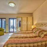  ISTRIA, MEDULIN - Luxury classic villa 50 meters from the beach Medulin 8123037 thumb12