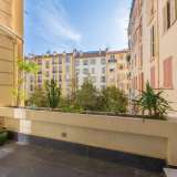  NICE CENTRE / CARABACEL : Bright 6 Room apartment of 227 m2 with a 15 m2 terrace and large balcony. 1st floor of a beautiful Bourgeois building with common areas and re-plastered facade, this apartment consists of an entrance hall, a kitchen,  Nice 4023826 thumb9