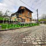  A house with a yard next to a park in the town of Gorna Oryahovitsa Gorna Oriahovitsa city 7726769 thumb0