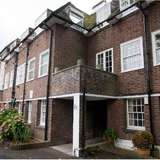  Large Apartment in this sought after area  London 2627197 thumb1
