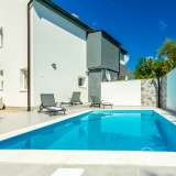  Moderne Doppelhaushälfte mit Pool und Meerblick, nur 100 m vom Meer entfernt! Soline 8103296 thumb0