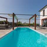  Eine moderne Villa mit Swimmingpool und großem Garten in der Nähe von Malinska Malinska 8103382 thumb2