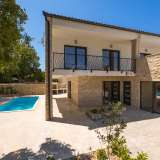  Eine wunderschöne mediterrane Steinvilla mit Swimmingpool und großem Garten in ruhiger Lage Malinska 8103439 thumb30