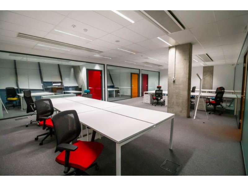 BRIGHT OFFICE IN A MULTIFUNCTIONAL BUSINESS BUILDING CLASS “A”