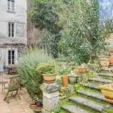  Within walking distance of several schools, shops and transport links, an ideal setting for a family home.Located in the district of Tondu, this house of 360 m2 with authentic and rustic charm with its beautiful stone facade on three levels of Bordeaux 4135585 thumb2