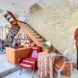  Located close to the docks, in a quiet street; this duplex loft of 265 m2 is the result of a clever renovation of an old cellar. From the entrance, the spacious vaulted living room, with exposed stone walls leads directly to the terrace with s Bordeaux 4135586 thumb5