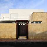 Luxurious Stylish Ready-to-Move Villa in San Pedro del Pinatar Murcia 8135665 thumb4