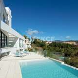  Luxury Villa with Rich Amenities in a Prime Area in Benahavis Benahavis 8135679 thumb3