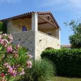  Delightful stone property built on a superb plot of land of 2985 m2, nicely manicured. On the edge of a small hamlet 10 minutes from Uzes, this L shaped renovated stone mas offer 260 m2 living space. Living/dining room opening to a nice covere Uzès 4036966 thumb6