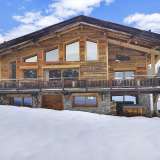  Beautiful chalet with a surface of 400 m2 on a plot of 1500 m2.Located 800 m from the slopes of La Princesse, it provides a clear view to Mont Blanc and a bright interior.High on 3 levels, it comprises:Ground floor:- en Megève 4036998 thumb0