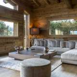  Beautiful chalet with a surface of 400 m2 on a plot of 1500 m2.Located 800 m from the slopes of La Princesse, it provides a clear view to Mont Blanc and a bright interior.High on 3 levels, it comprises:Ground floor:- en Megève 4036998 thumb4