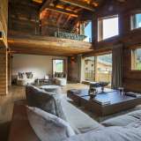  Beautiful chalet with a surface of 400 m2 on a plot of 1500 m2.Located 800 m from the slopes of La Princesse, it provides a clear view to Mont Blanc and a bright interior.High on 3 levels, it comprises:Ground floor:- en Megève 4036998 thumb6