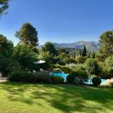  Splendid home in Marseille 12th district, a highly sought after residential area.A real haven of peace and a zen atmosphere for this beautiful country house single storey of 180m2, it is nestled with a beautiful landscaped park of 3000 m2.  Marseille 3737619 thumb0
