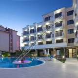  Продаeтся шикарная меблированная трёхкомнатная квартира с видом на бассейн Вилла Валенсия / Villa Valencia 400м. от пляжа, Солнечный берег Болгария  Солнечный берег 7641261 thumb78