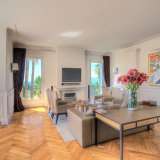  In a mansion built in 1858 by James Henry de Colquhoun, superb lightly and modern refurbished apartment with sea view. It is composed of an entrance hall, a living room with a fireplace, an open plan kitchen, a large bedroom with a bathroom. H Cannes 4045971 thumb2