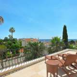  In a mansion built in 1858 by James Henry de Colquhoun, superb lightly and modern refurbished apartment with sea view. It is composed of an entrance hall, a living room with a fireplace, an open plan kitchen, a large bedroom with a bathroom. H Cannes 4045971 thumb0
