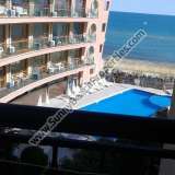  Продается меблированная двухкомнатна квартира с видом на море и горы в Dolphin Coast VIP club  на самом пляже Солнечного берега Болгария Солнечный берег 1446007 thumb16