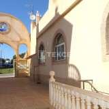  Amplio Local Comercial con Terraza Exterior en La Zenia Alicante 8105151 thumb2