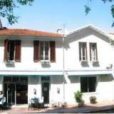  Charming hotel with 12 double rooms and a separate studio, located on a quiet street only 100 m from the beach and the heart of Juan-les-Pins.The hotel has 2 floors and a basement and offers a lovely courtyard with a garden and a small pool.  Juan-les-Pins 3751441 thumb0