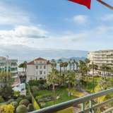  Cannes CroisetteIn a Belle Epoque residence with elevator and caretaker, with well-maintained common areas.Beautiful apartment of about 151 m2 offering large volumes of receptions and high quality services.It is c Cannes 3751477 thumb1