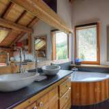  In Vallorcine with a view of Les Aiguilles de Chamonix, built in 1908, renovated in 2006, this house comprises 3 apartments. Main apartment: 126 m2 duplex (17 m2 ceiling height 1.80 m), 3 bedrooms, 3 bathrooms, spacious living area opening ont Vallorcine 3152038 thumb6