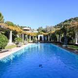  Close to the town centre, 5 minutes from the world famous Croisette luxurious historical villa of 600 m2, fully renovated, in the heart of a magnificent landscaped park of 5620 m2 planted by Mediterranean vegetation and a gorgeous sea view. Gr Cannes 4153604 thumb1
