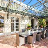  Close to the town centre, 5 minutes from the world famous Croisette luxurious historical villa of 600 m2, fully renovated, in the heart of a magnificent landscaped park of 5620 m2 planted by Mediterranean vegetation and a gorgeous sea view. Gr Cannes 4153604 thumb0