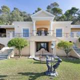  This property is in a dominant position on the prestigious Mont Boron hill. It is a half-hour drive from Nice International Airport and the Principality of Monaco.Bright and airy high end property nestled in a mature beautiful landscaped garde Nice 4153701 thumb3