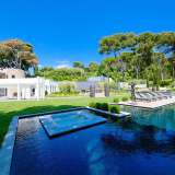  Unique. A superb contemporary villa set in the heart of the most sought-after area in Cannes, offering an amazing sea view over the bay of Cannes, from the Leerins Islands to the Esterel hills. Flat land of 3 000 sqm. 6 bedrooms.  Cannes 4153779 thumb9