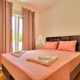  Becici'de modern mobilyalı tek yatak odalı daire 40m2 + teras 30m2. Bečići 8156007 thumb2