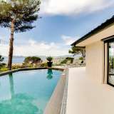  CANNES - 5 BEDROOM SEA VIEW HOUSELocated in the residential area of La Californie, contemporary villa, entirely renovated, on 3 levels, with a panoramic sea view. This property of 300 m2 (3230 sq ft) comprises a large living and di Cannes 4058526 thumb6