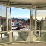 Espaçoso apartamento com Mezzanine e vista de mar no Monte Estoril