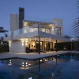  Luxusvilla mit Besonderen Merkmalen in Marbella Malaga Marbella 8106681 thumb22