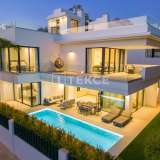  Marbella'da Sahile Yakın Konumda Deniz Manzaralı Villalar Marbella 8106950 thumb5