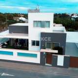  Key-Ready Villa with a Pool Near to the Beach in Alicante Alicante 8162801 thumb0