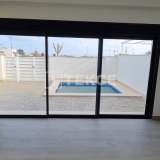  Trendige freistehende Villa mit Pool und Garten in Alicante Alicante 8166777 thumb6