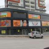  安卡拉阿尔滕达格（Altındağ）主要街道上有租户的商店 Altindag 8167496 thumb1