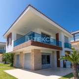  Gemeubileerde Villa met Zeezicht in een Complex in Çeşme Cesme 8170433 thumb3