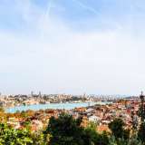  Turystyczny zabytkowy dworek w Fatih z widokiem na Halic i morze Fatih 8075495 thumb7