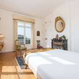  In the centre of Cannes, magnificent top floor bourgeois apartment from the late nineteenth century with open views over the famous town of Cannes and the sea. Large apartment of approx. 188 m2 with 3 bedrooms, a living room and a dining room, as well as  Cannes 3779226 thumb6