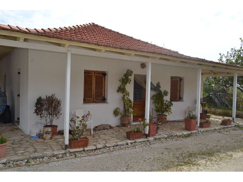 Халкидики жильё. Недвижимость продажа домов. Дом на острове корфу. Эль греко дом в толедо. Греко дом.