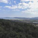  This building plot lies on the Commune of Grimaud at the top of a hill, in a very quiet area, facing south-west and offering a magnificent view of the Chateau of Grimaud and the Gulf of Saint-Tropez, 4 kilometres from the sea and 20 minutes from the villa Grimaud 2780140 thumb3