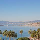  Cannes Croisette. Splendid 3-room apartment of 83.40 m2, fully renovated,  with a beautiful 15 m2 terrace, on a high floor and offering a panoramic sea view over the Bay of Cannes. Entrance hall, living room with fully-fitted open kitchen, gue Cannes 2780154 thumb1