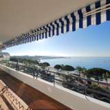  Cannes Croisette. Splendid 3-room apartment of 83.40 m2, fully renovated,  with a beautiful 15 m2 terrace, on a high floor and offering a panoramic sea view over the Bay of Cannes. Entrance hall, living room with fully-fitted open kitchen, gue Cannes 2780154 thumb2